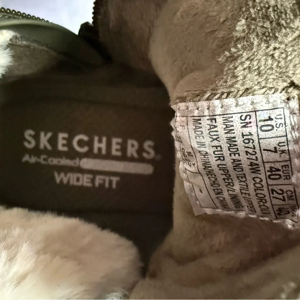 Skechers Women's Green‎ Winter Boots with Plush Lining